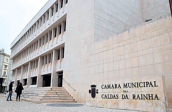 Cinco horas de sessão bloqueada no orçamento dos SMAS joelcamaracaldas