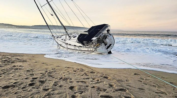 Veleiro neerlendês encalhou na Nazaré veleiro