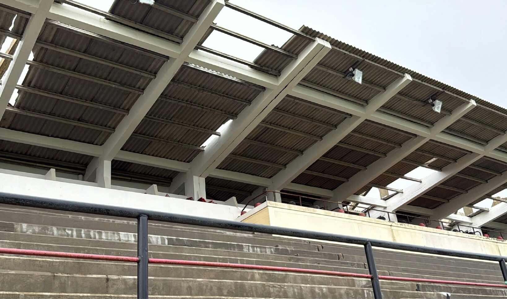 Estádio do GD Peniche sofreu estragos