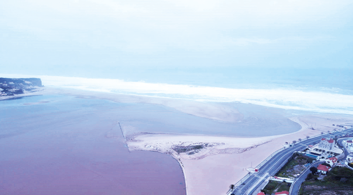 Deslocação da “aberta” coloca em risco a praia da Foz