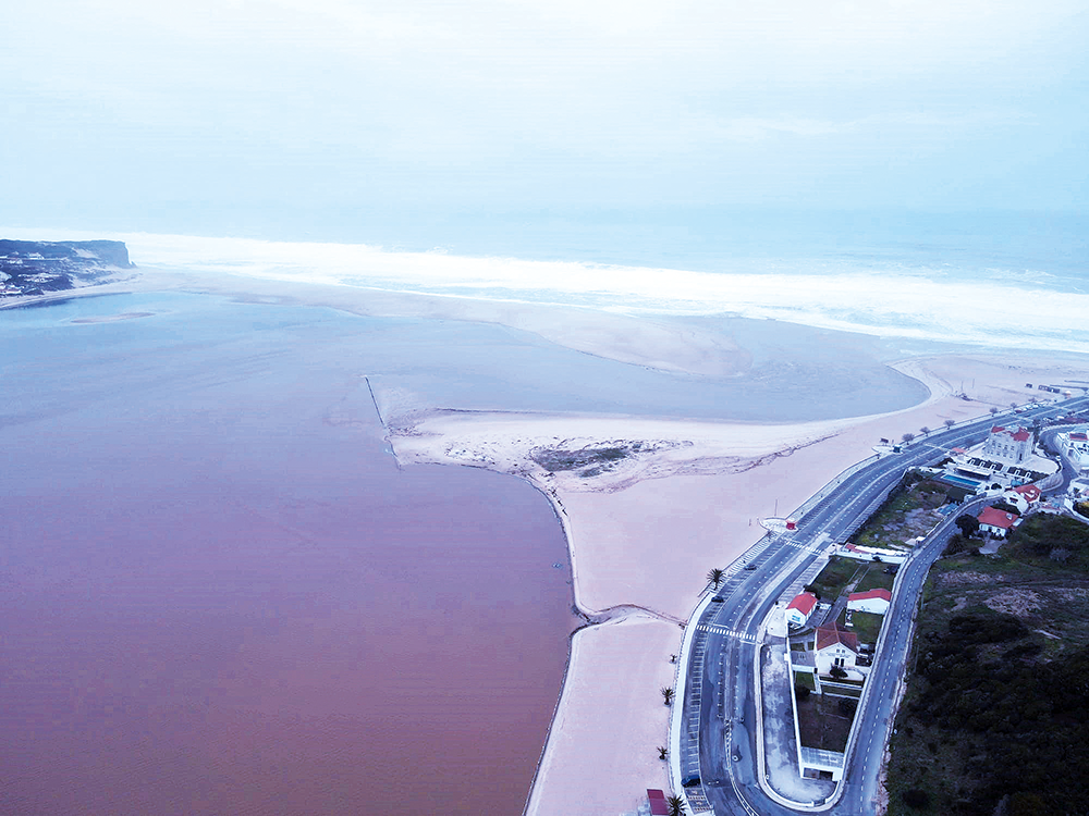 Deslocação da “aberta” coloca em risco a praia da Foz