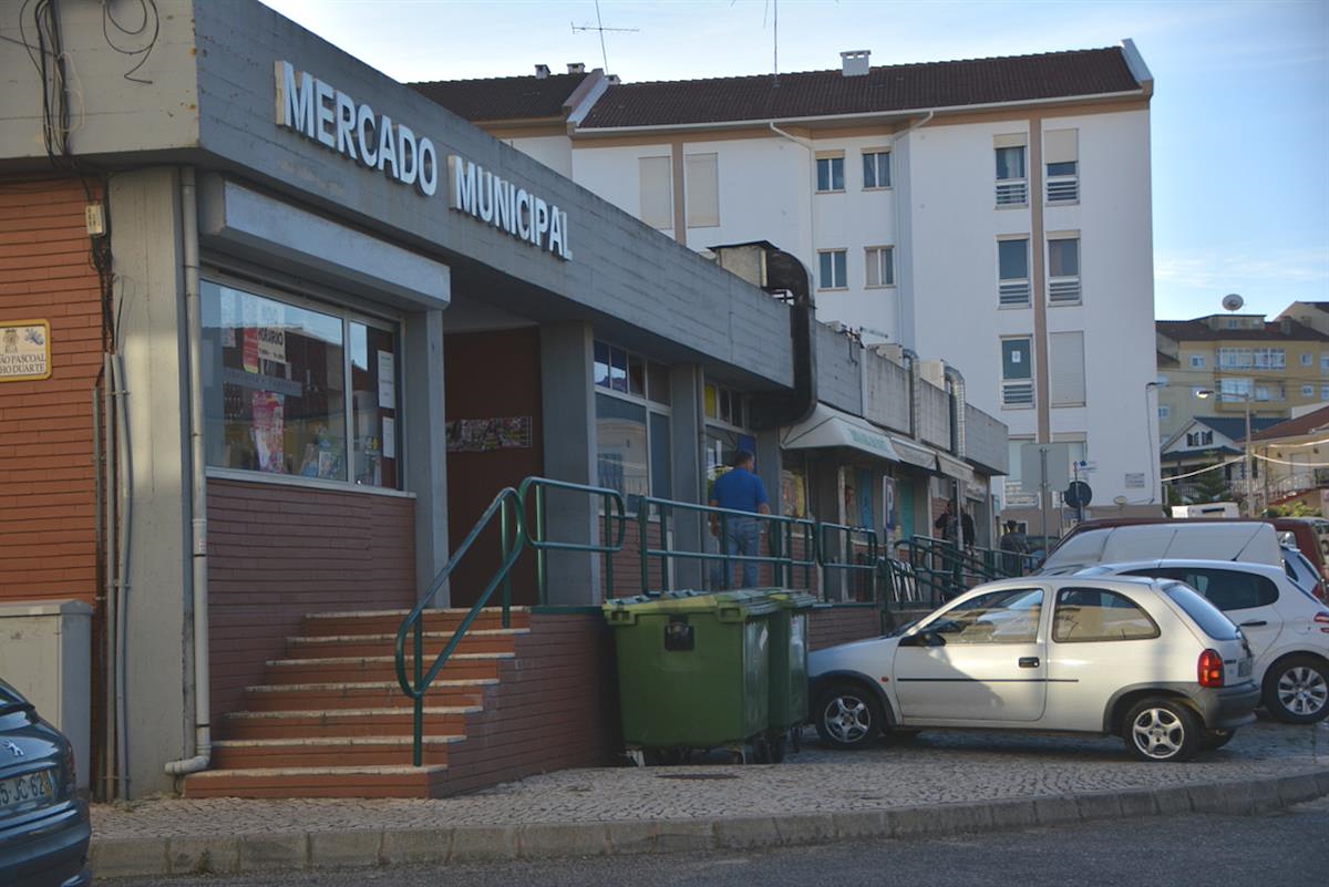 Hasta pública para concessão de loja no Mercado Municipal do Cadaval