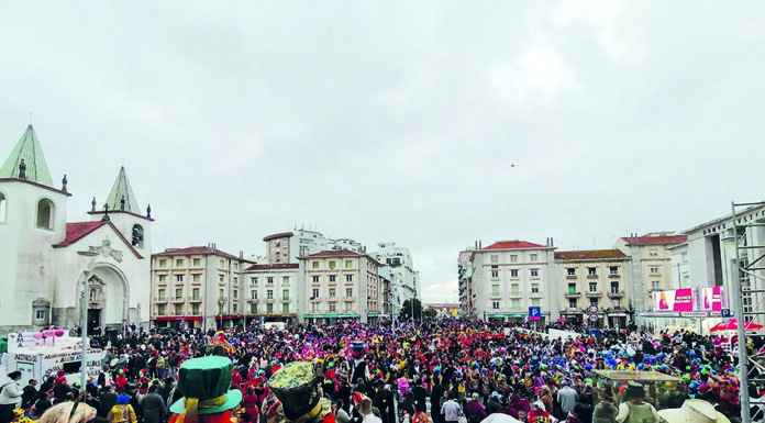 Carnaval afetado pelo mau tempo na região Oeste