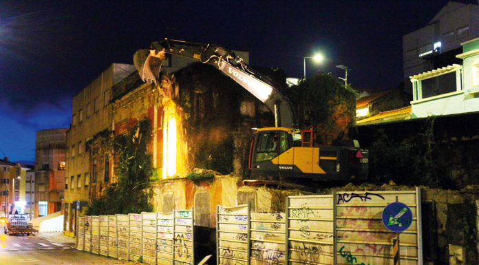 Críticas pela demolição da antiga casa de Vitorino Froes