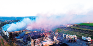 Incêndio consumiu armazém na Usseira