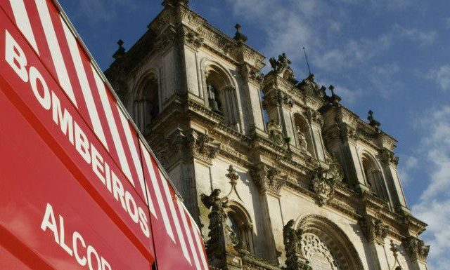 Intoxicação com origem em gerador afeta nove pessoas, cinco em estado grave em Alcobaça