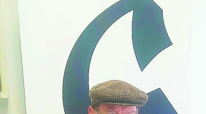 Limão gigante cresceu em árvore no centro da cidade