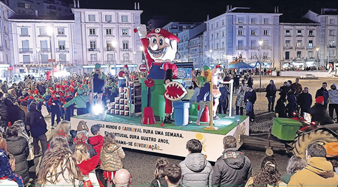 Carnaval afetado pelo mau tempo vai sair à rua no Oeste