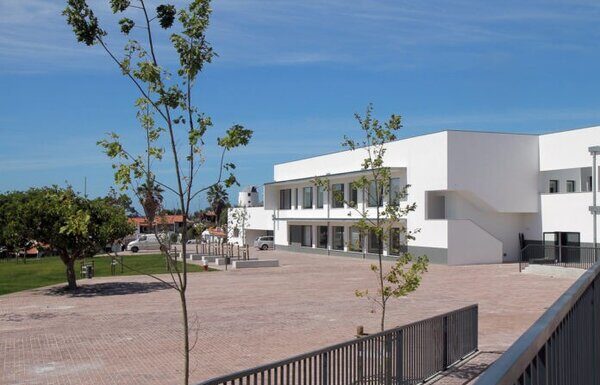 Escolas de Óbidos abertas segunda-feira