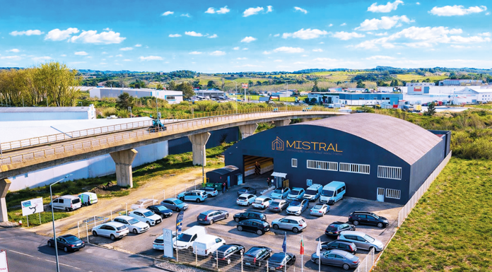 Mistral celebra dez anos com investimento em “casa” nova