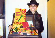 Troca de cravos recorda valores de Abril