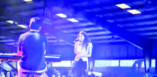 Concerto solidário na Expoeste atraiu mil pessoas Um momento da atuação da cantora Bárbara Tinoco que antes foi ao Parque