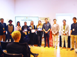Os premiados na quarta edição do concurso de Pastelaria Literária junto dos organizadores