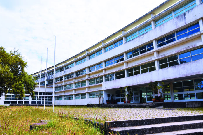 Os docentes da escola de artes caldense pretendem que seja discutida a situação dos professores especialistas