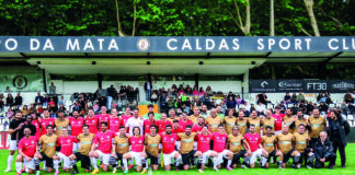 Caldas e Tekever fizeram jogo solidário As equipas do Caldas e da Tekever que alinharam na partida solidária
