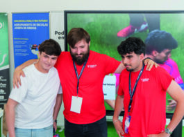 Os dois finalistas com Rui Vieira, do Prontos