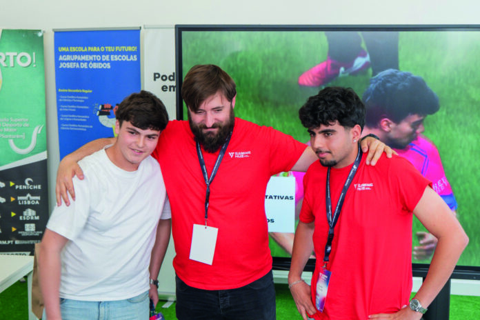 Os dois finalistas com Rui Vieira, do Prontos