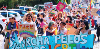 5.ª Marcha LGBTQIA+ reúne cerca de cem pessoas contra a transfobia, racismo e fascismo