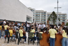 Alunos mostram talentos no centro da cidade Este ano a iniciativa teve início junto ao espelho de água, no exterior do CCC
