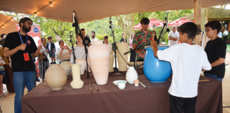 Percussionistas locais aprenderam a tocar na cerâmica