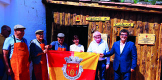 Santa Catarina já tem Oficina do Cutileiro e agora quer o museu Os artesãos com os representantes da Os artesãos com os representantes da CCDR Centro, da Junta de Freguesia de Santa Catarina e da Câmara das Caldas
