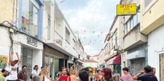 Celebrar os Santos com coletiva de artistas independentes