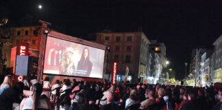 Cinema ao ar livre conquistou público local