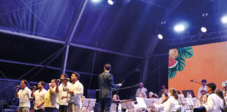 Músicos da região passaram pelo palco da Frutos