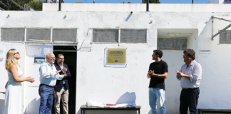Descerrada placa do Campo Municipal Vasco de Oliveira