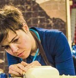 Rita Frutuoso – a ceramista que faz peças à roda em chocolate