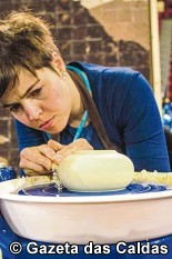 Rita Frutuoso – a ceramista que faz peças à roda em chocolate