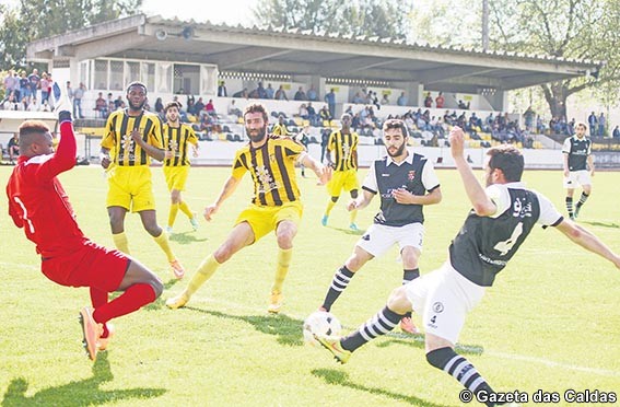 Alcanenense agarra-se ao primeiro lugar