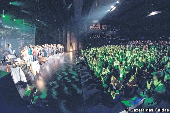 Pela quarta vez nas Caldas os Dead Combo voltam a encher o CCC