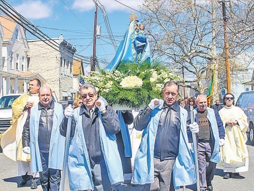 A santa que une a Serra do Bouro a Perth Amboy