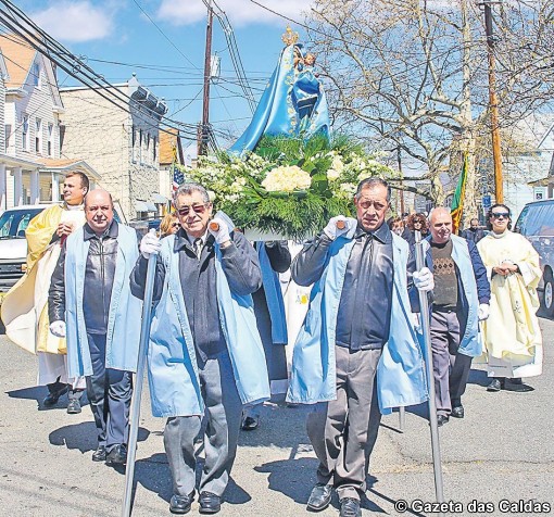 A santa que une a Serra do Bouro a Perth Amboy