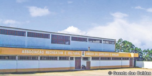 Pavilhão da colectividade da Capeleira precisa de um telhado novo