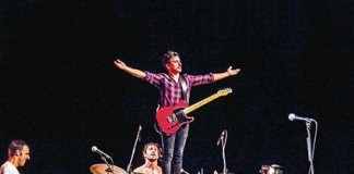 Lá vai o comboio dos Diabo na Cruz!