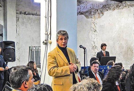 Réplica da cruz entregue ao Papa Francisco oferecida à Capela de A-da-Gorda