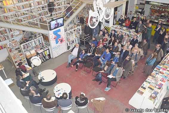 Ministro da Cultura oferece-se  para declamar Ruy Belo no Folio