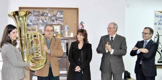 Crédito Agrícola doou tuba à Filarmónica de Alvorninha