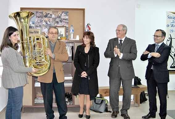 Crédito Agrícola doou tuba à Filarmónica de Alvorninha