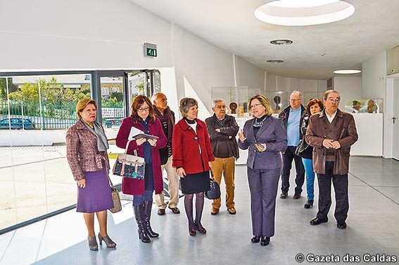 Deputadas do PS na Escola Secundária Bordalo Pinheiro para verem o sucesso do ensino profissional