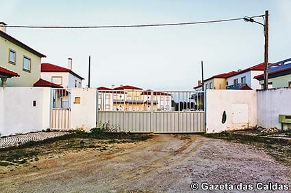 Uma montanha de ilegalidades (e de processos judiciais) em empreendimento polémico em Salir do Porto Gazeta das Caldas