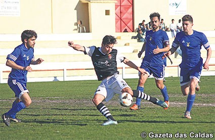 À terceira não foi de vez notícias das Caldas